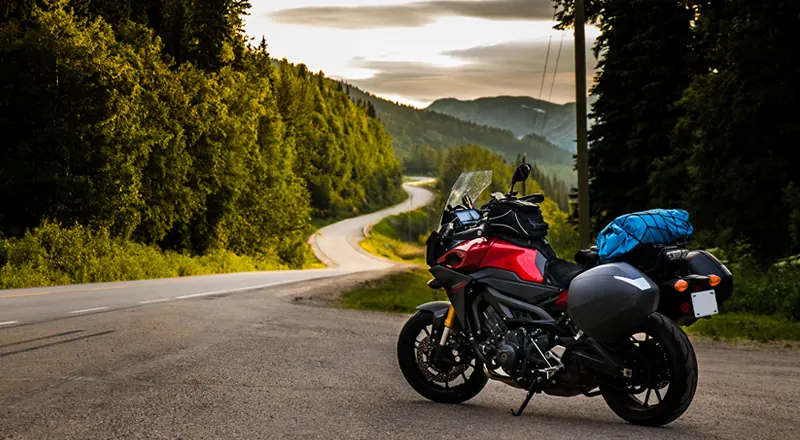 Les accessoires essentiels pour un road trip à moto réussi